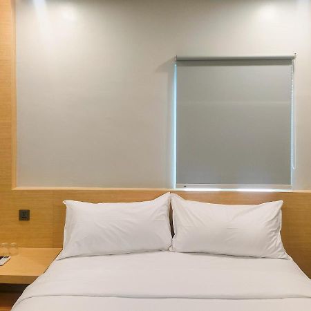 Travel Biz Hotel Medan Mitra Reddoorz Exteriör bild