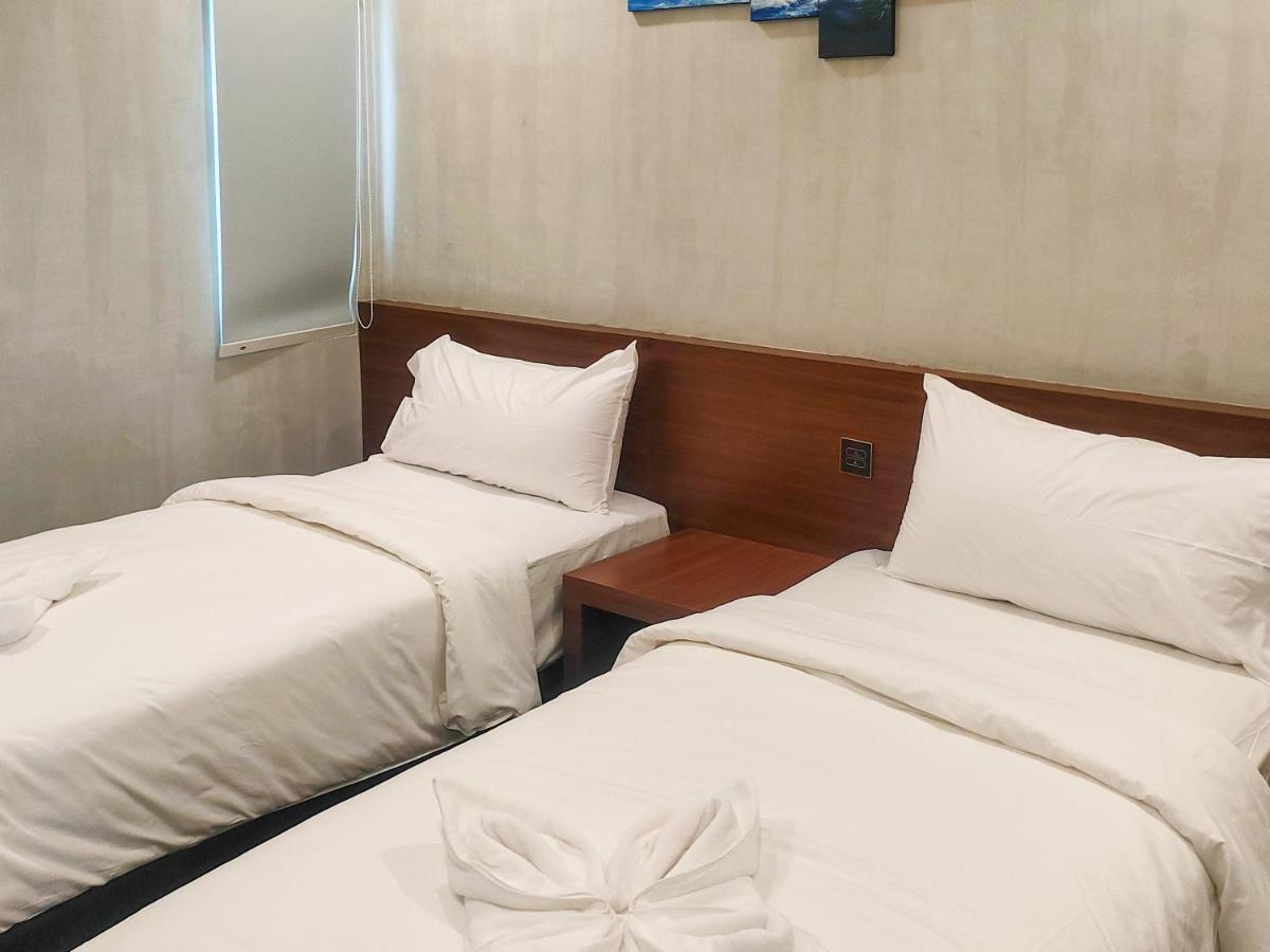 Travel Biz Hotel Medan Mitra Reddoorz Exteriör bild